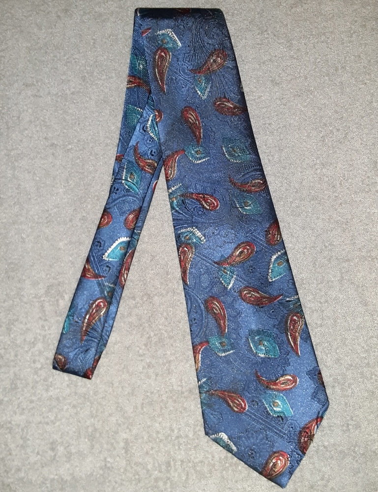 Wembley blue paisley tie